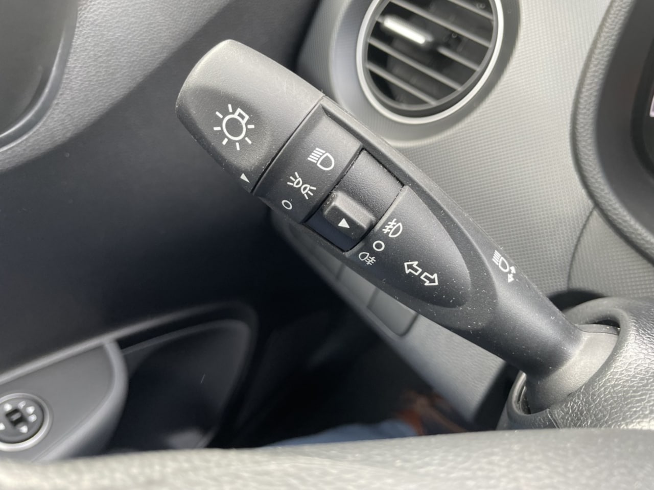 Hyundai i10 - 1.0i Comfort + NAVI AUTOMAAT*RIJKLAARPRIJS*