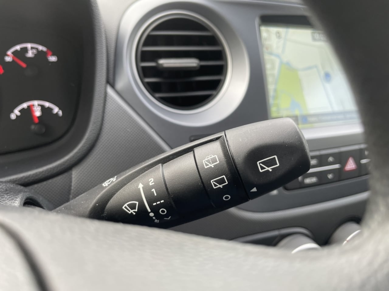 Hyundai i10 - 1.0i Comfort + NAVI AUTOMAAT*RIJKLAARPRIJS*