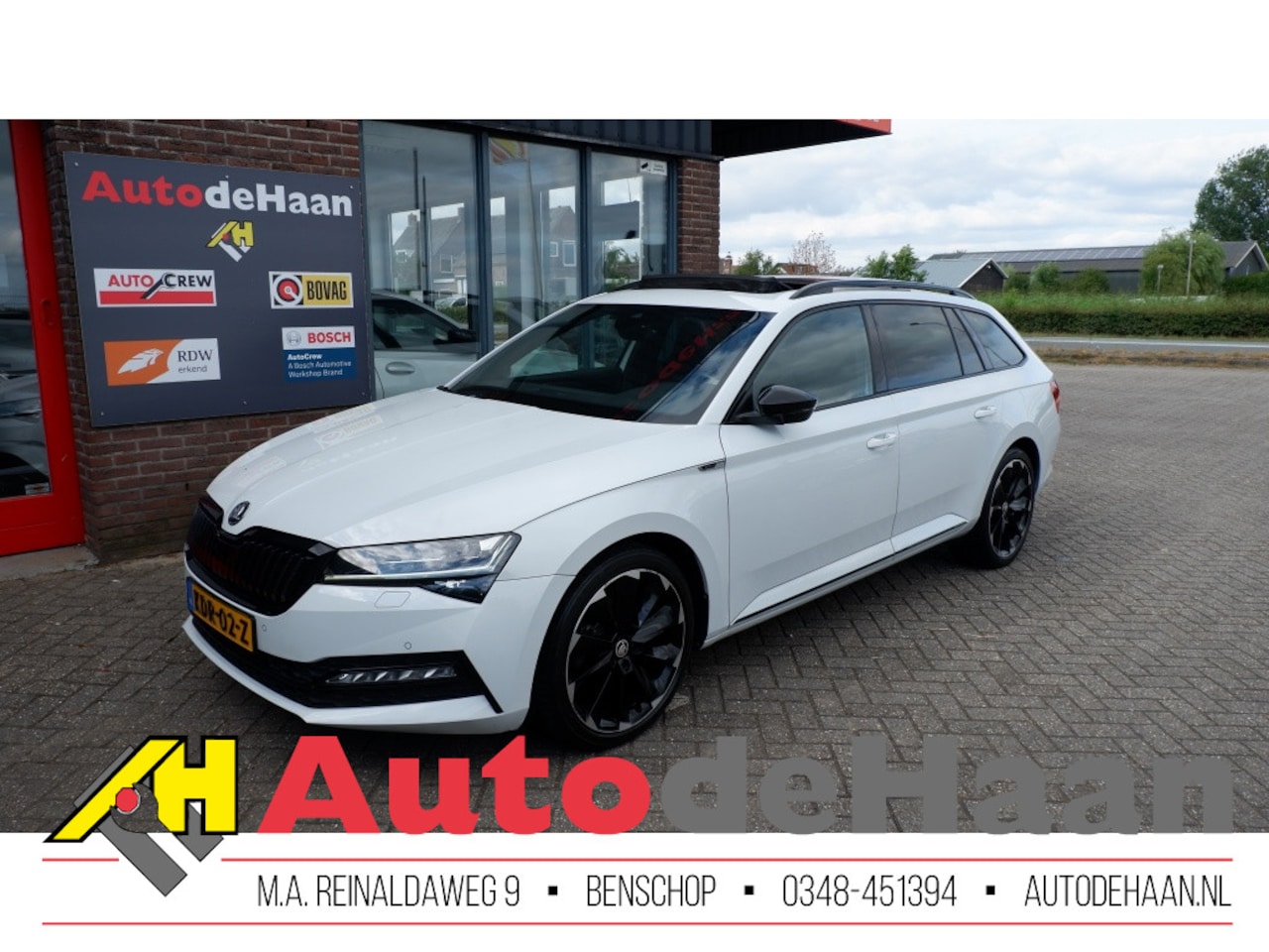 Skoda Superb Combi - Sportline iV Pano/ACC/Canton/Matrix/Trekhaak/Camera - AutoWereld.nl