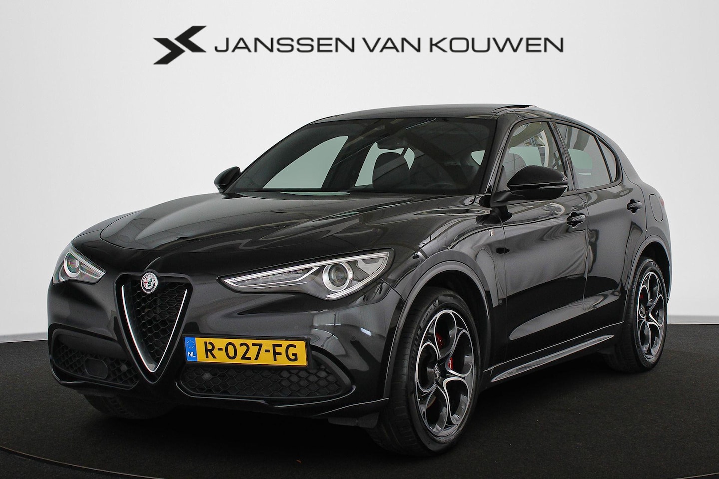 Alfa Romeo Stelvio - 2.0 T AWD Veloce Ti 280PK Pano Leder Stuur-Stoelverwarming Keyless Memory - AutoWereld.nl