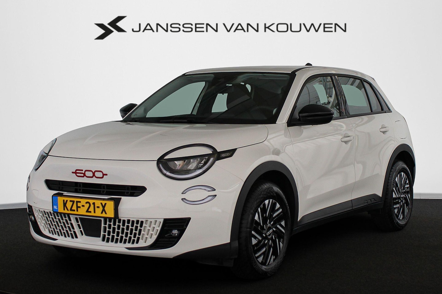 Fiat 600e - RED 54 kWh Apple CarPlay Climate Control SOH 95% - AutoWereld.nl
