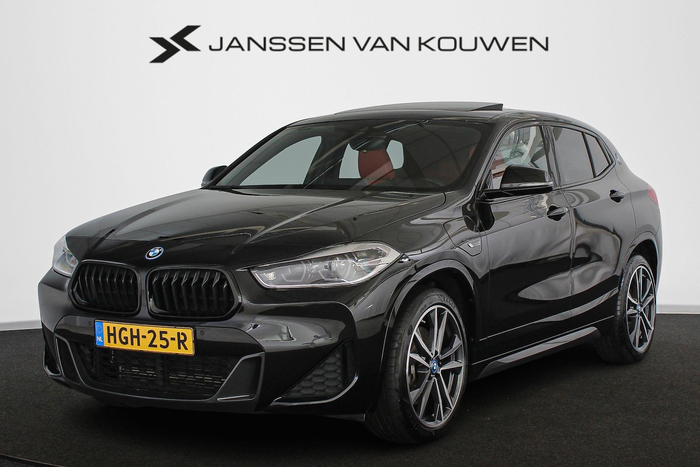 BMW X2 - xDrive25e High Executive M Sport Panoramadak Keyless Rood Leder - AutoWereld.nl