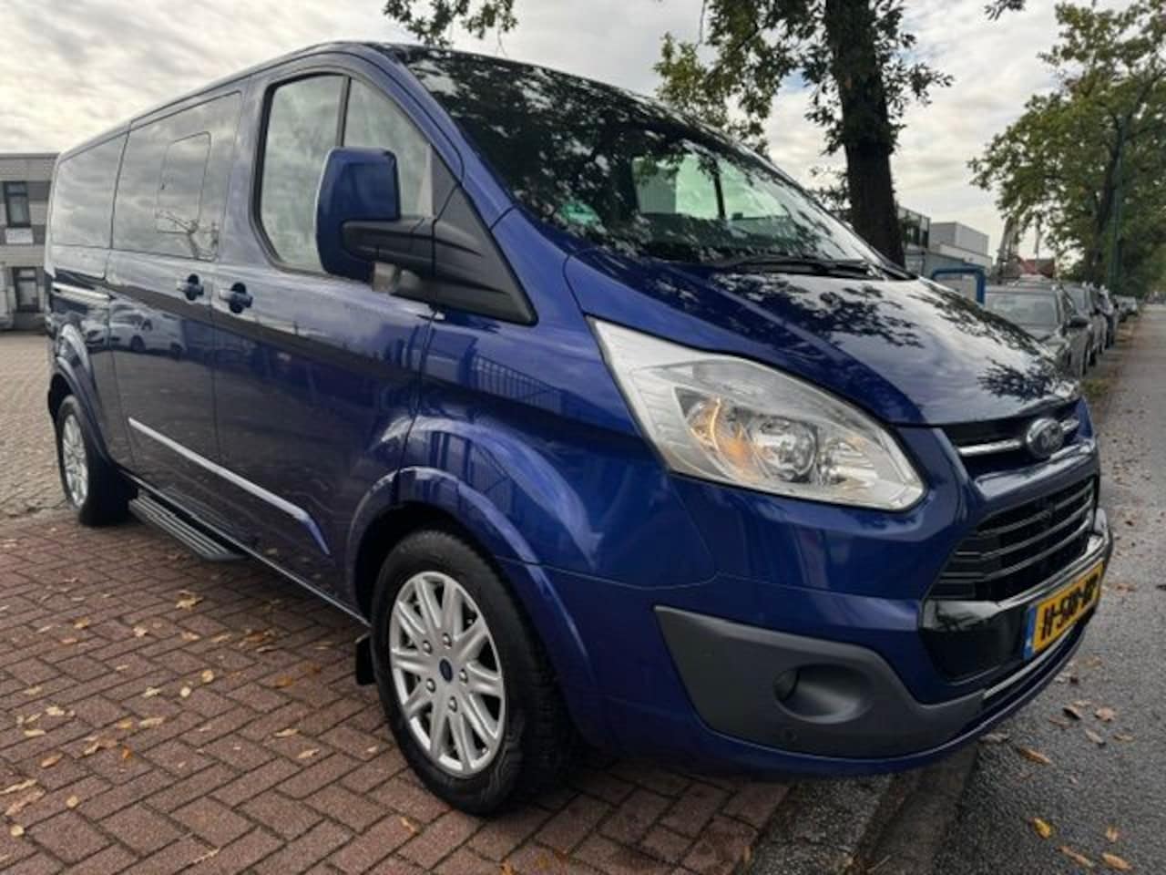 Ford Transit Custom Tourneo - 9persoons Automaat Euro6 2.0 TDCI 170pk L2 VIP Titanium EXPORT PRIJS Airco,Navigatie,Leder - AutoWereld.nl
