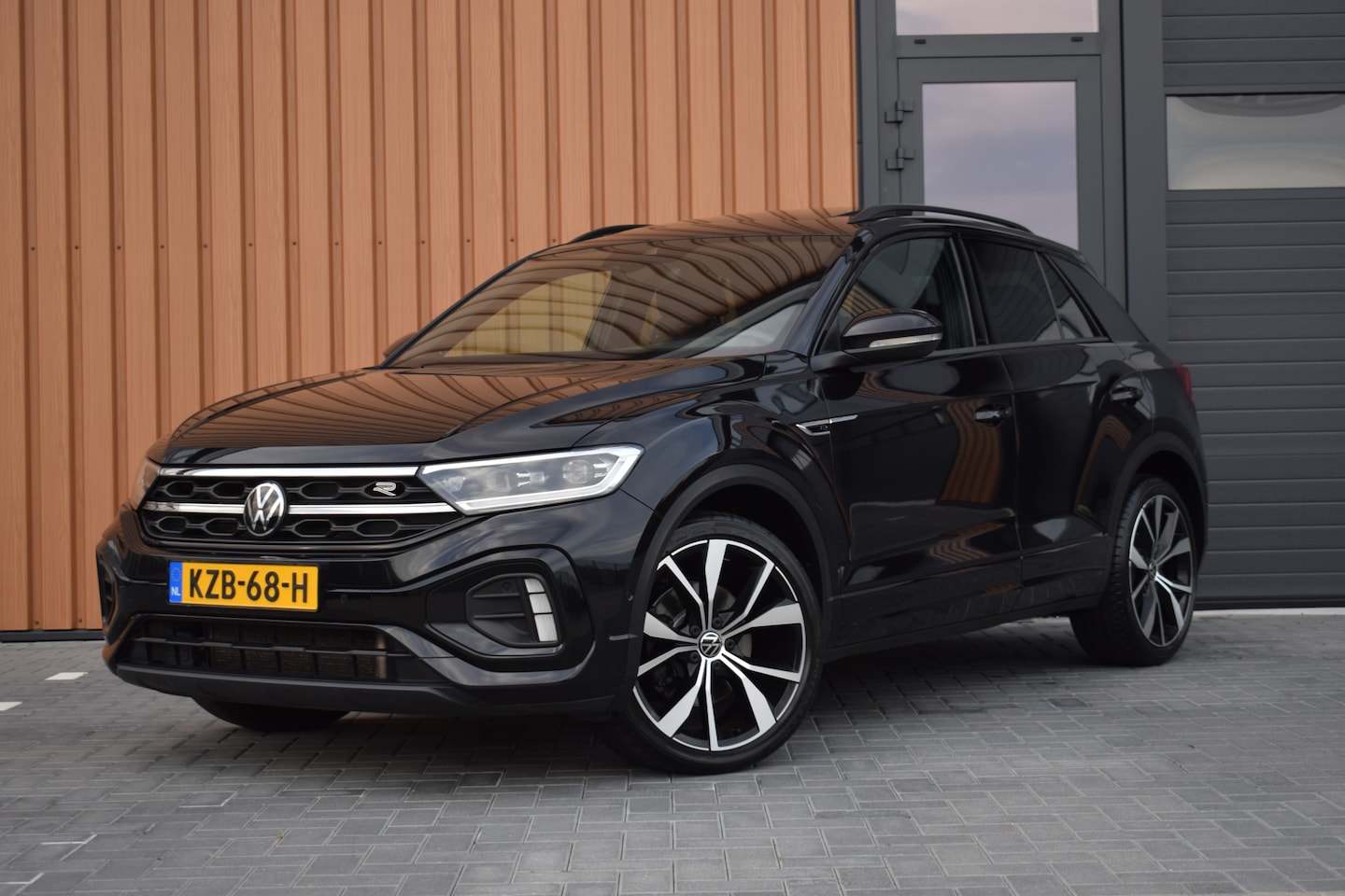 Volkswagen T-Roc - 1.5 TSI R-Line Black Style | Panoramdak | Beats | 19" - AutoWereld.nl