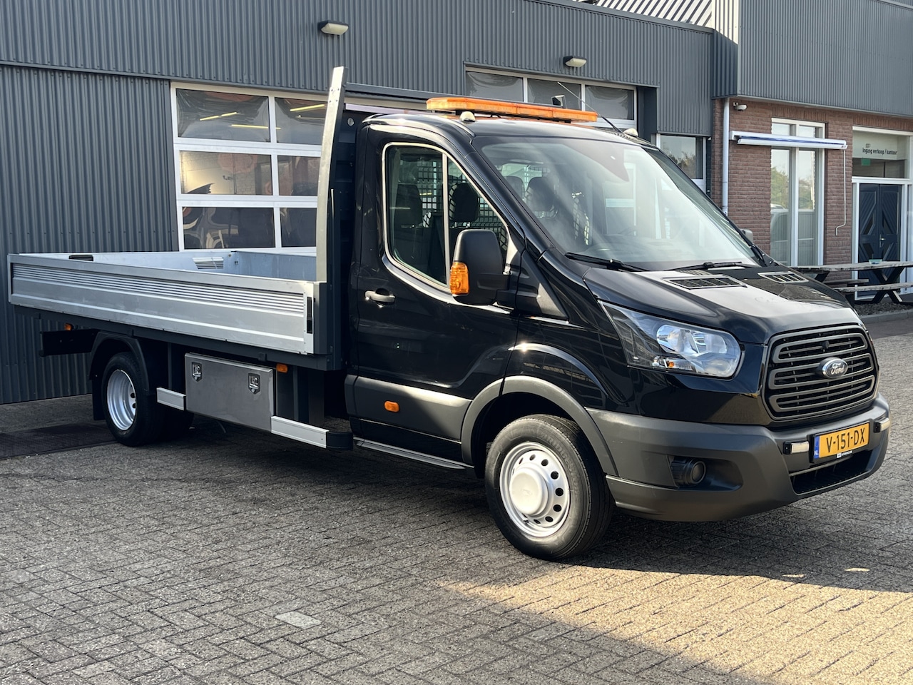 Ford Transit - 350 2.0 TDCI L4H1 Openlaadbak Pick-up Airco Trekhaak 3500kg trekgewicht Navigatiesysteem T - AutoWereld.nl