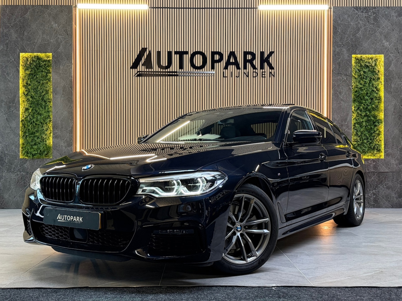 BMW 5-serie - 520i M-Sport|SERVICE-INCLUSIVE|PANO|MEMORY|NAP|SFEERVERLICHTING|STOELVENTILATIE|DISPLAY-KE - AutoWereld.nl
