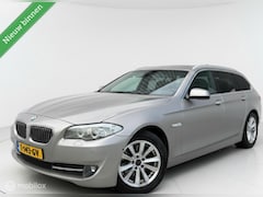 BMW 5-serie Touring - 520i High Executive Xenon HUD 360 Camera Trekhaak Acc MOTORSCHADE