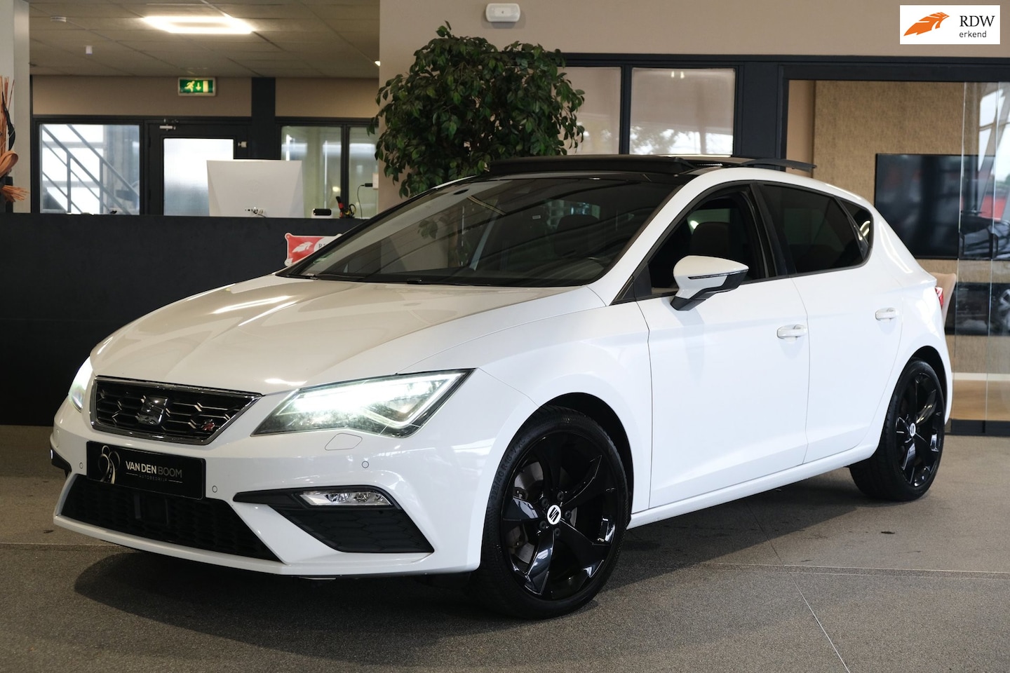 SEAT Leon - 1.4 EcoTSI FR 150PK DSG Pano Airco ACC Navi PDC Cruise - AutoWereld.nl