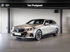 BMW 5-serie Touring - 550e xDrive | M Sport Pro | Glazen Panoramadak | Bowers & Wilkins | Iconic Glow | Trekhaak