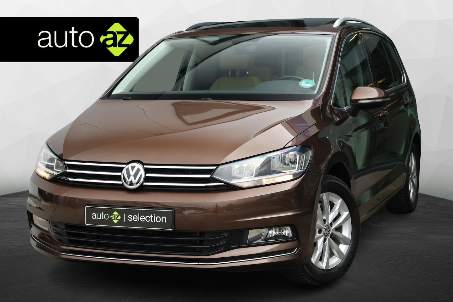 Volkswagen Touran - 1.2 TSI Highline 7p / Panorama / Adaptive cruise / Leder - AutoWereld.nl