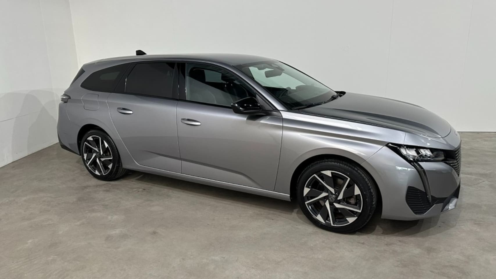 Peugeot 308 - 1.2 SW, 130PK, Automaat,camera,PDC,Stoel-stuurverwarming,17inch - AutoWereld.nl