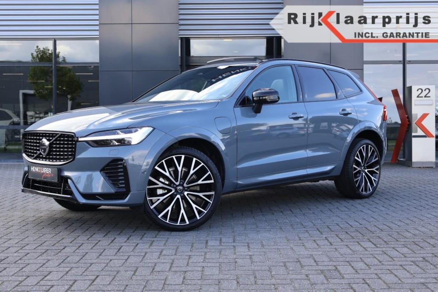 Volvo XC60 - Recharge T8 AWD U. DARK/ Panodak / 22 Inch LM /Luchtvering/ 360 gr camera / Trekhaak wegkl - AutoWereld.nl