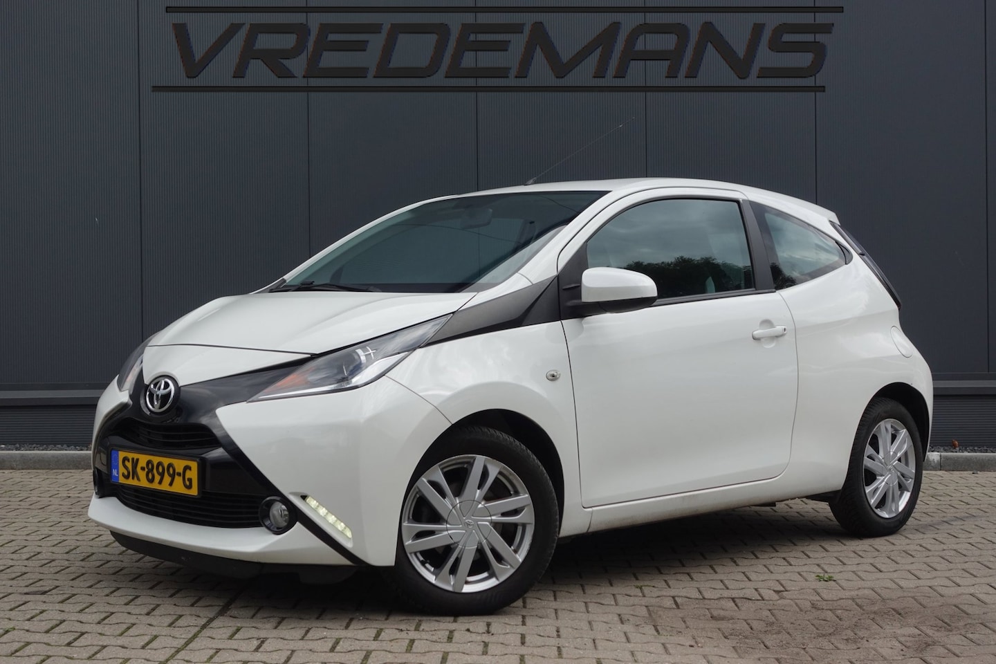 Toyota Aygo - 1.0 VVT-i x-play 1.0 VVT-i x-play - AutoWereld.nl