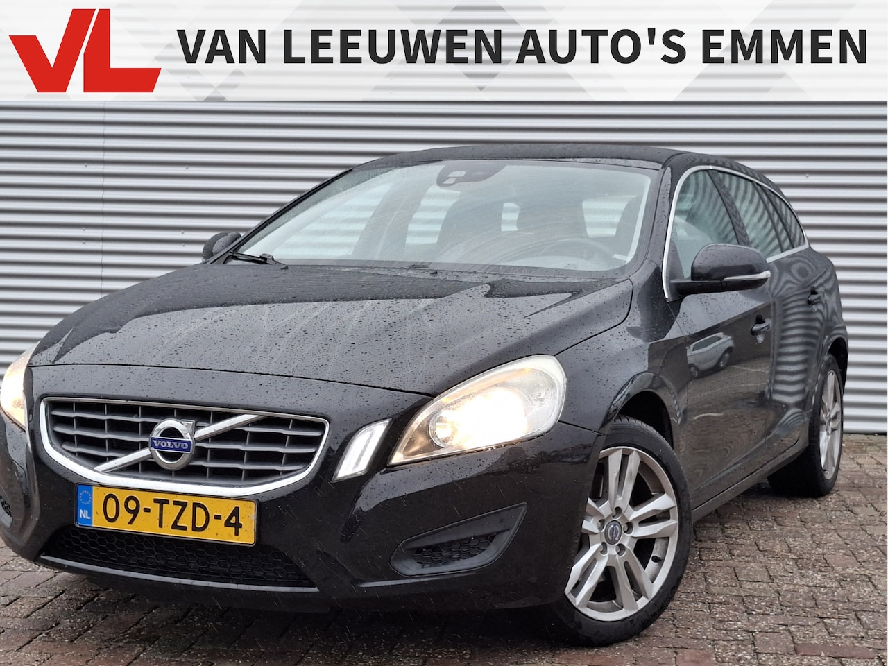 Volvo V60 - 1.6 T3 Momentum | Nieuw Binnen! | Clima | Cruise | Trekhaak - AutoWereld.nl