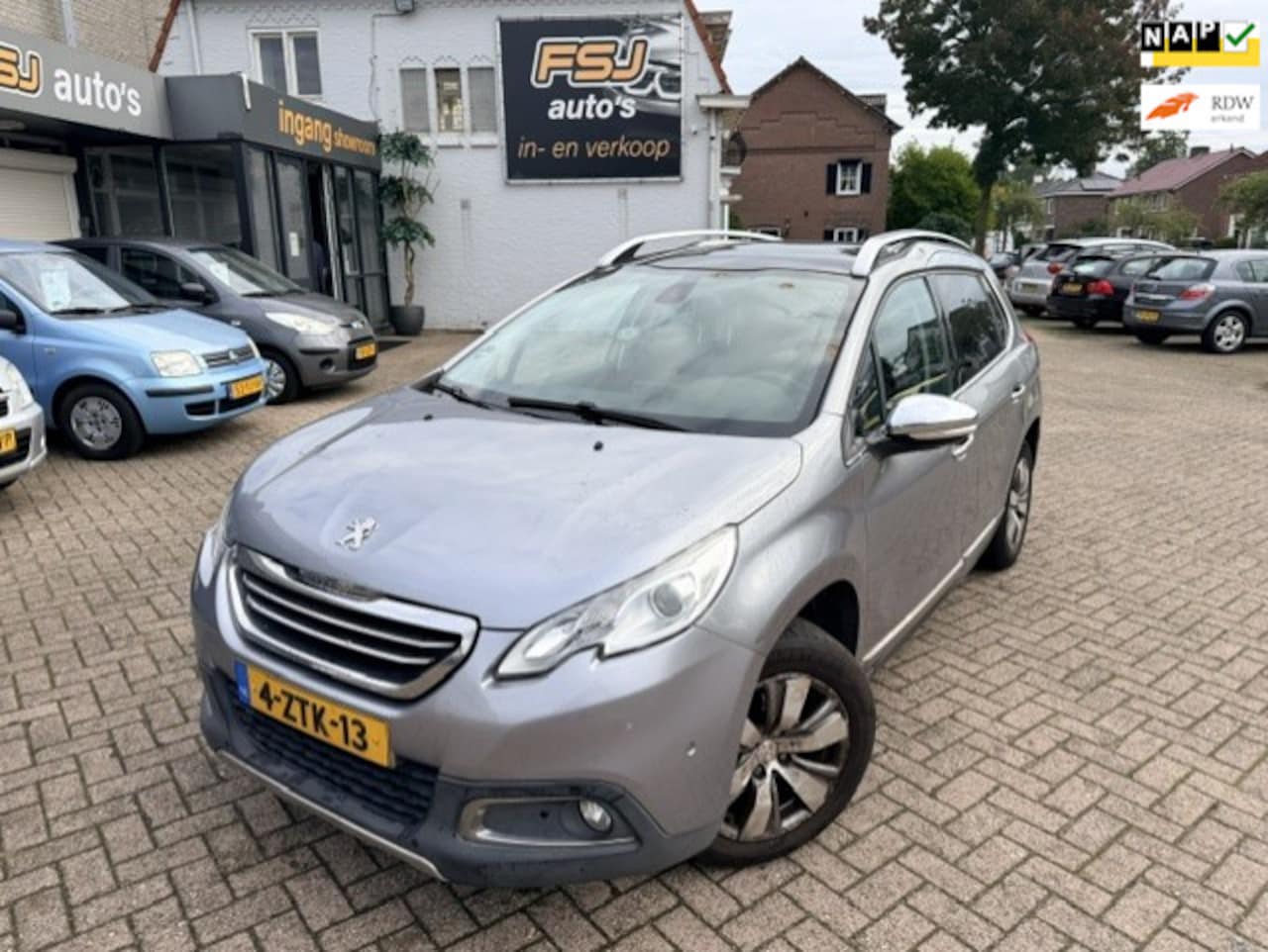Peugeot 2008 - 1.2 PureTech Allure / Automaat / APK 03-11-2027 - AutoWereld.nl