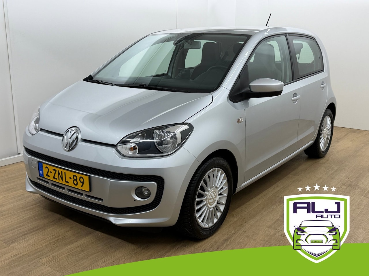 Volkswagen Up! - Occasion 1.0 high up! BlueMotion | Grijs | Tweedehands Volkswagen Up! | Airco | Bluetooth - AutoWereld.nl