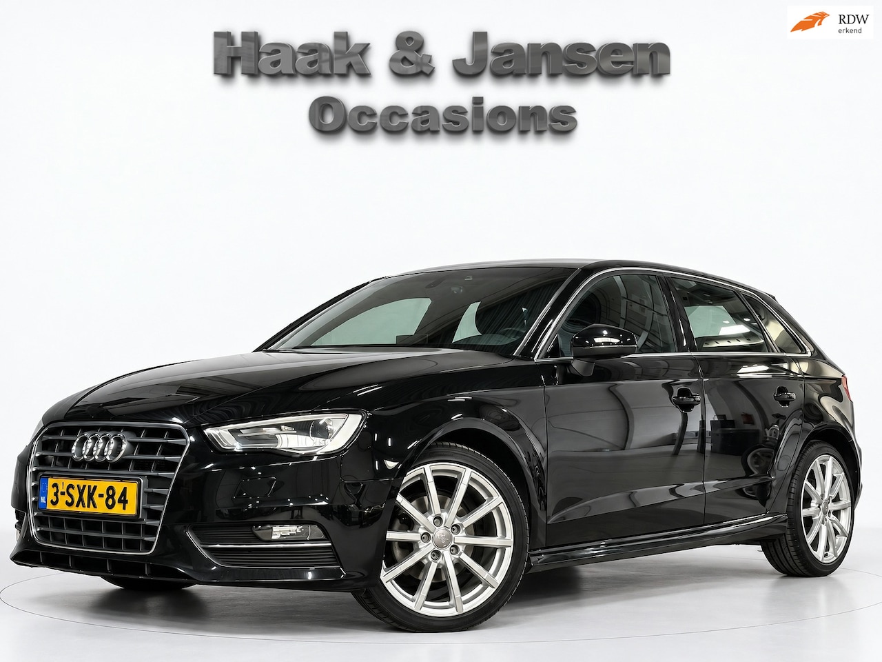 Audi A3 Sportback - 1.6 TDI ultra Edition - Stoelverwarming - Parkeersensoren - Trekhaak - AutoWereld.nl