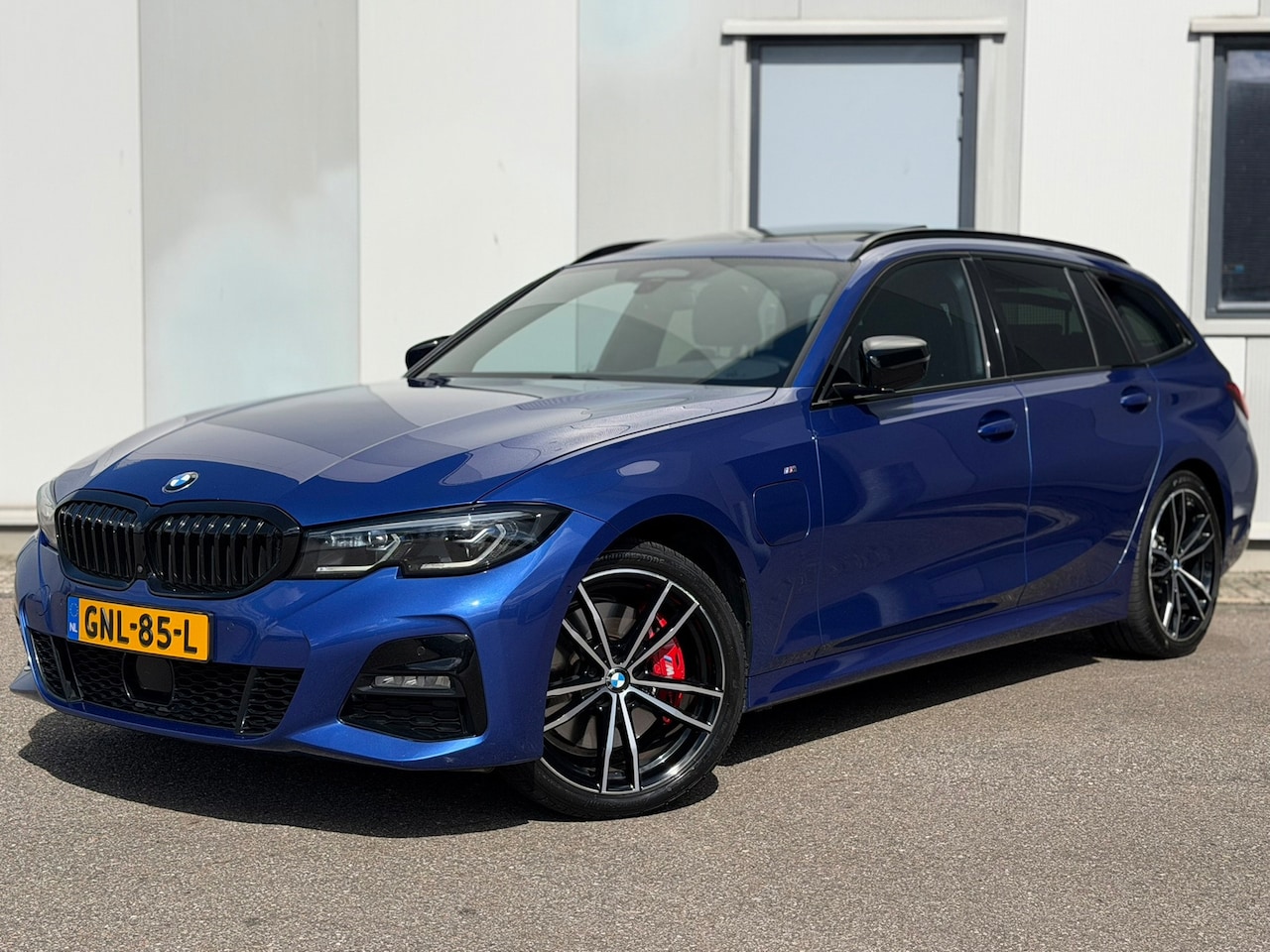 BMW 3-serie Touring - 330e xDrive M Sport Pano Laser HUD 360 VOL! - AutoWereld.nl