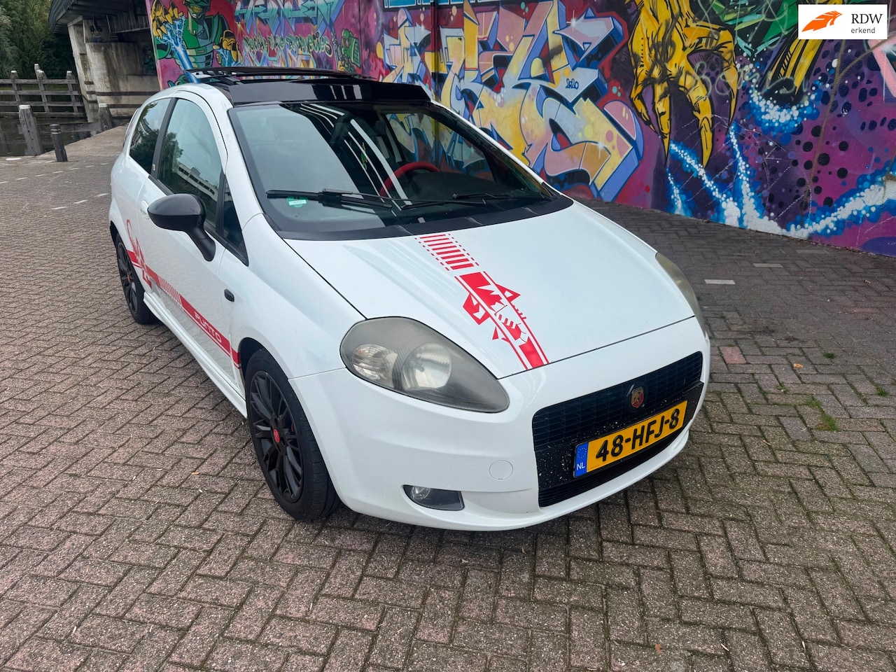 Fiat Grande Punto - 1.4-16V Sport Abarth uitvoering panorama dak CarPlay airco zeer leuke auto boeken aanwezig - AutoWereld.nl