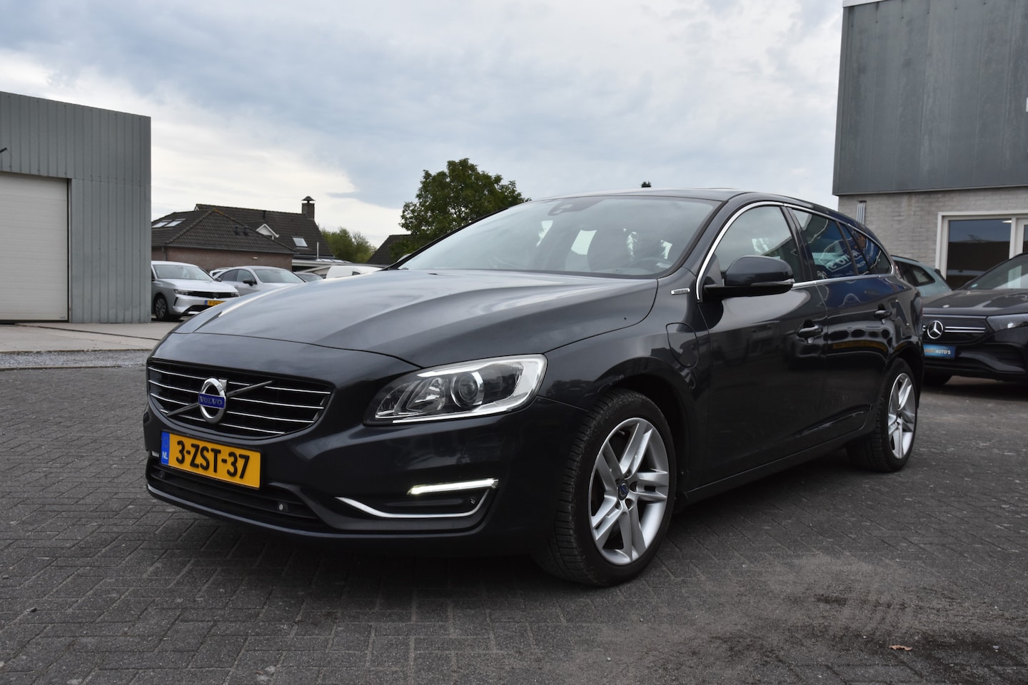 Volvo V60 - 2.4 D6 AWD Plug-In Hybrid Summum EXPORT / BUSINESS ONLY - AutoWereld.nl