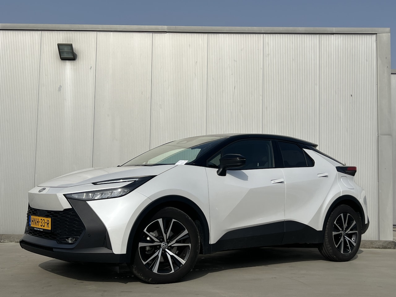 Toyota C-HR - 1.8 Hybrid 140 Dynamic | Parkeersensoren - AutoWereld.nl
