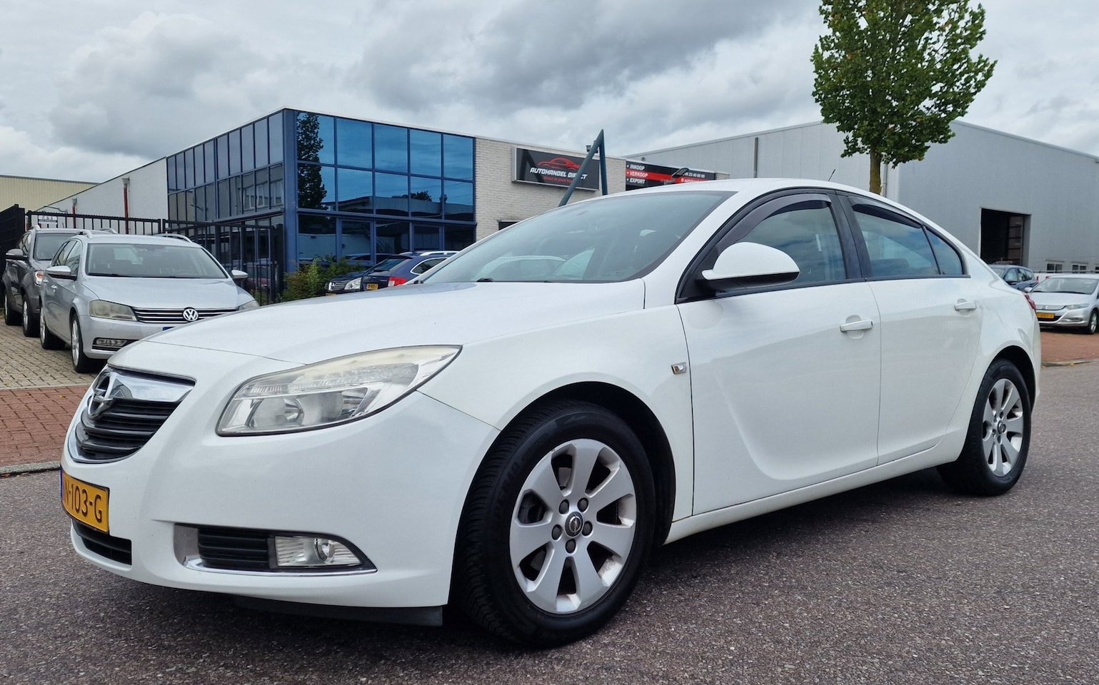 Opel Insignia - 1.8 Edition CARPLAY NAVI PSENSOR CRUISE 2 X SLEUTELS - AutoWereld.nl