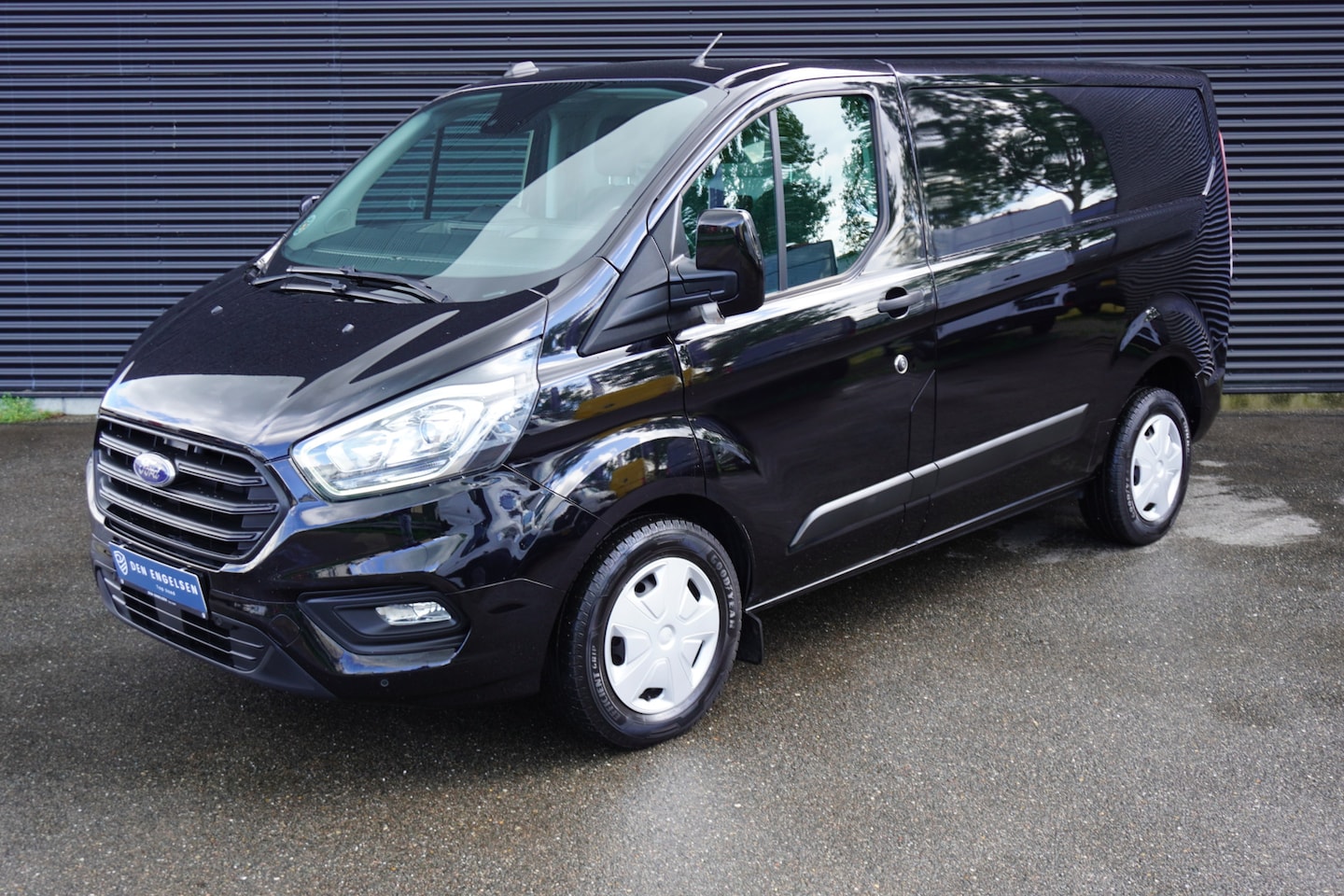 Ford Transit Custom - 131pk Automaat L1H1 Trend Airco Cruise control Parkeersensoren Stoelverwarming Bluetooth E - AutoWereld.nl