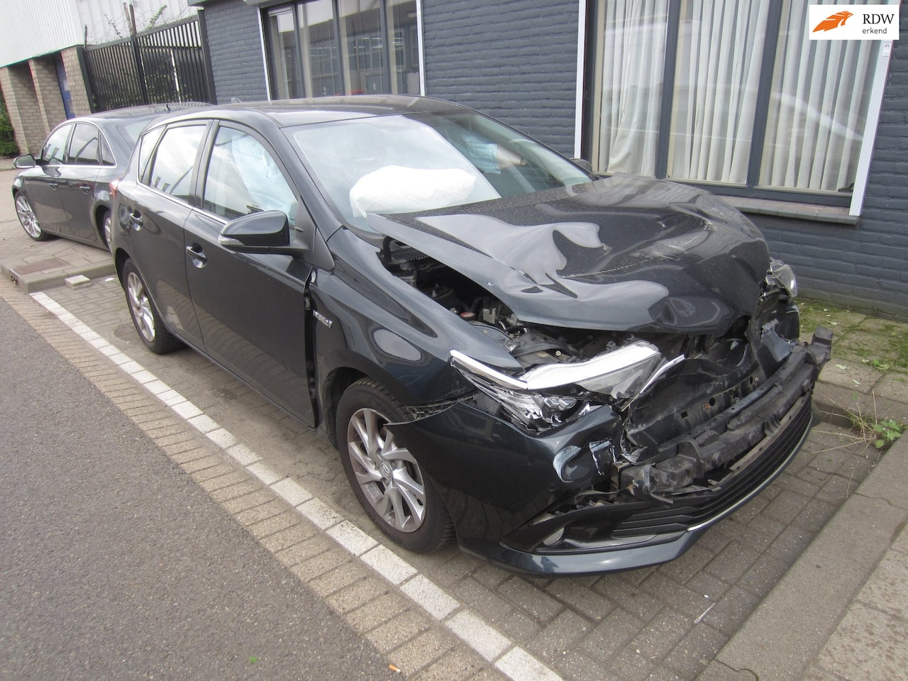 Toyota Auris - 1.8 Hybrid Dynamic 2016 Schade auto NAP! APK! - AutoWereld.nl