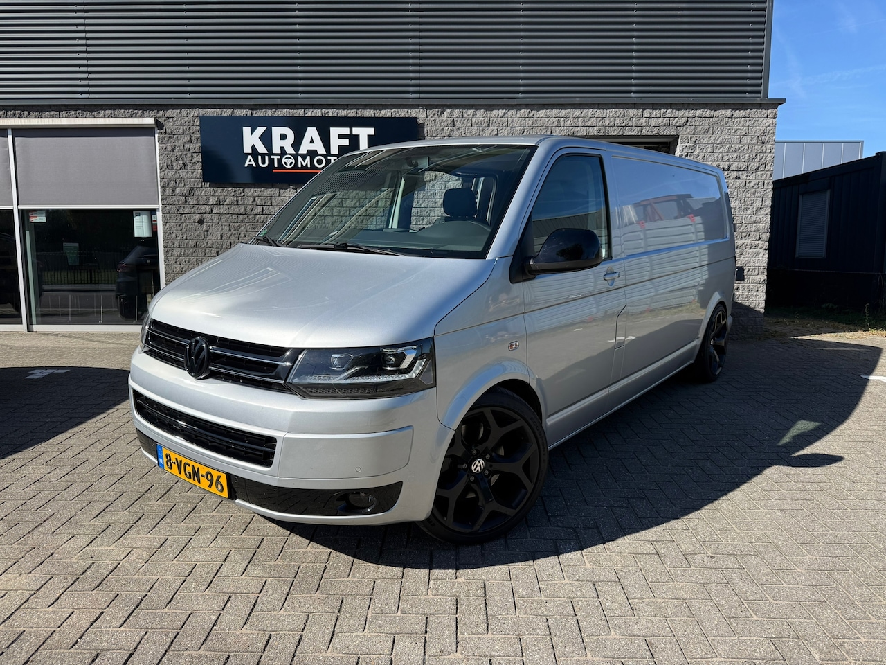 Volkswagen Transporter - 2.0 TDI L2H3 | Luxe Camper | Motor volledig gereviseerd | PANO | Full LED | Apple Carplay - AutoWereld.nl