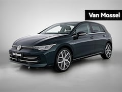 Volkswagen Golf - 1.5 eHybrid Style Edition | Trekhaak | Panoramadak | Apple Carplay | Android Auto | Stoelv