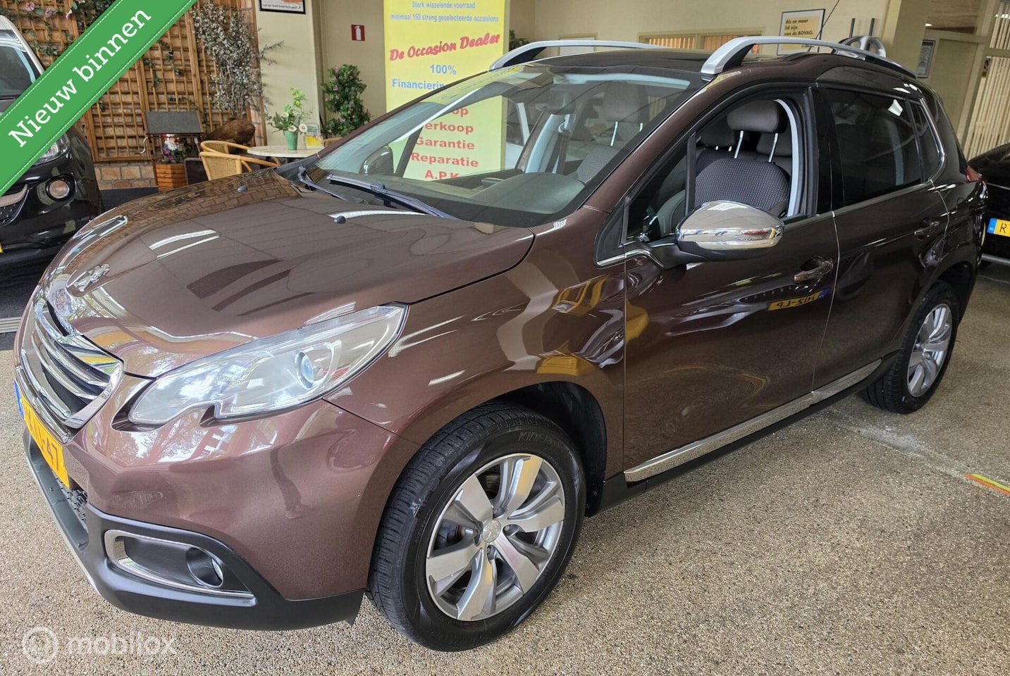 Peugeot 2008 - 1.2 VTi Allure Pack Premium Plus Pano Navi - AutoWereld.nl