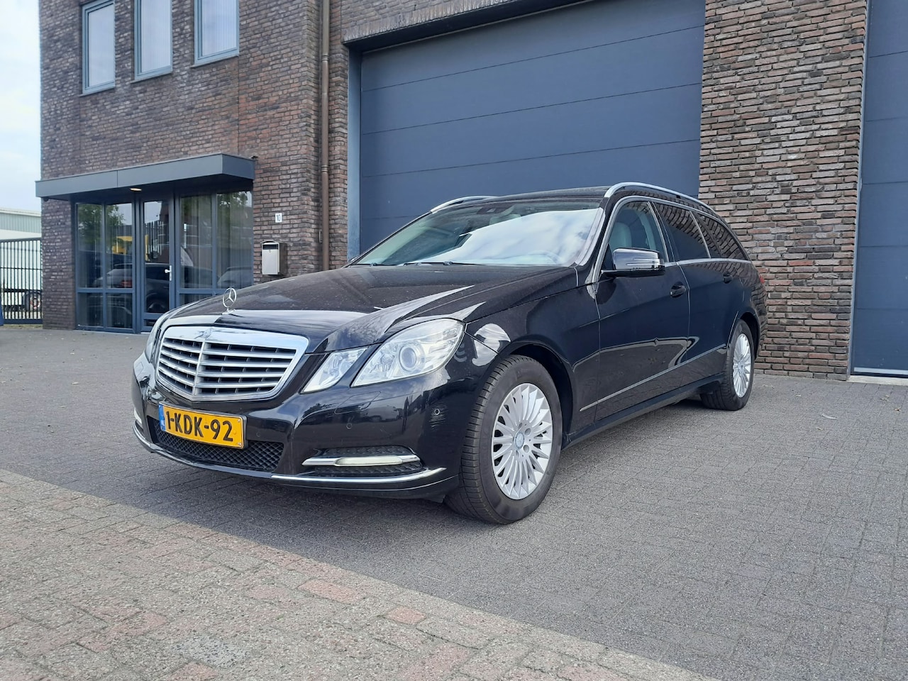 Mercedes-Benz E-klasse Estate - 200 CDI Business Class Avantgarde Prijs is gebaseerd op handels verkoop Alleen B2B-verkoop - AutoWereld.nl
