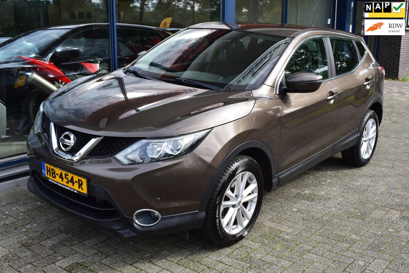 Nissan Qashqai - 1.2 Acenta|Climate Control|Cruise Control|LM Velgen - AutoWereld.nl