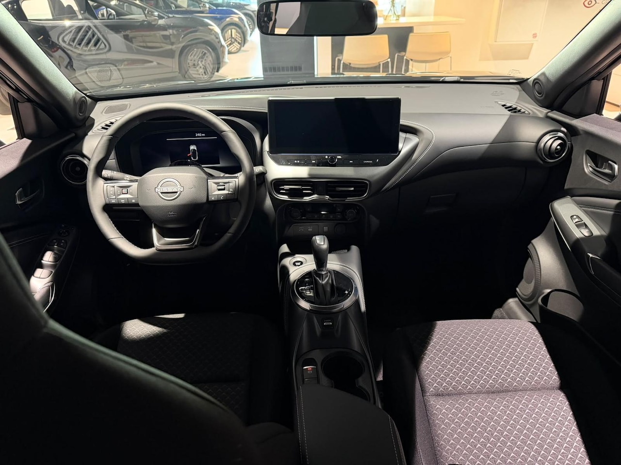 Nissan Juke - 1.6 Hybrid N-Connecta | Achteruitrijcamera | Navigatie | Stoel/stuur verwarming | 19 inch - AutoWereld.nl