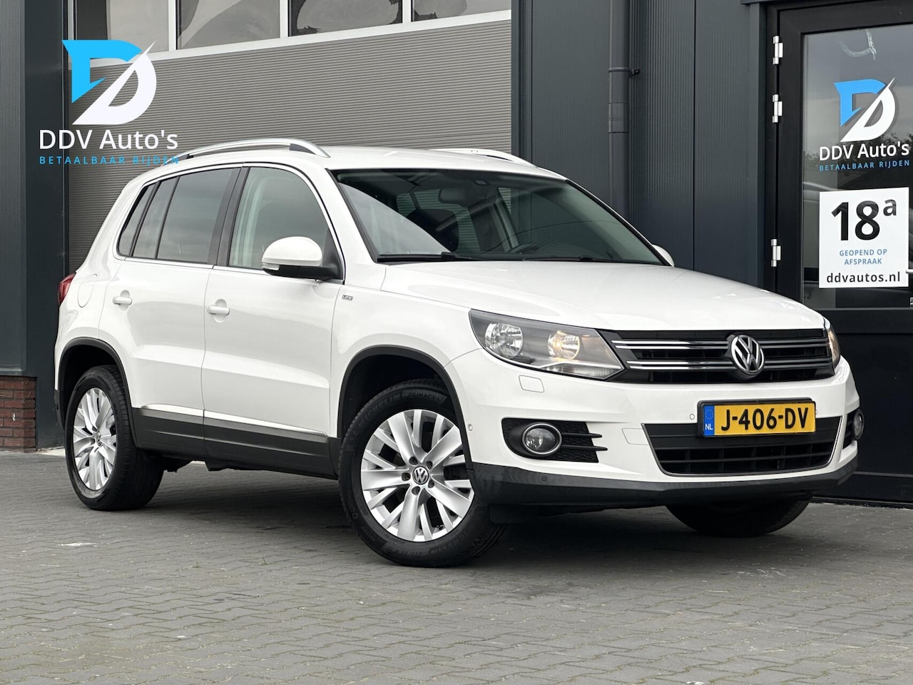 Volkswagen Tiguan - 1.4 TSI/123pk Life|Trekhaak|PDC|Stoelverw|Climate|Bluetooth|Parkeerhulp|Getint Glas|Isofix - AutoWereld.nl