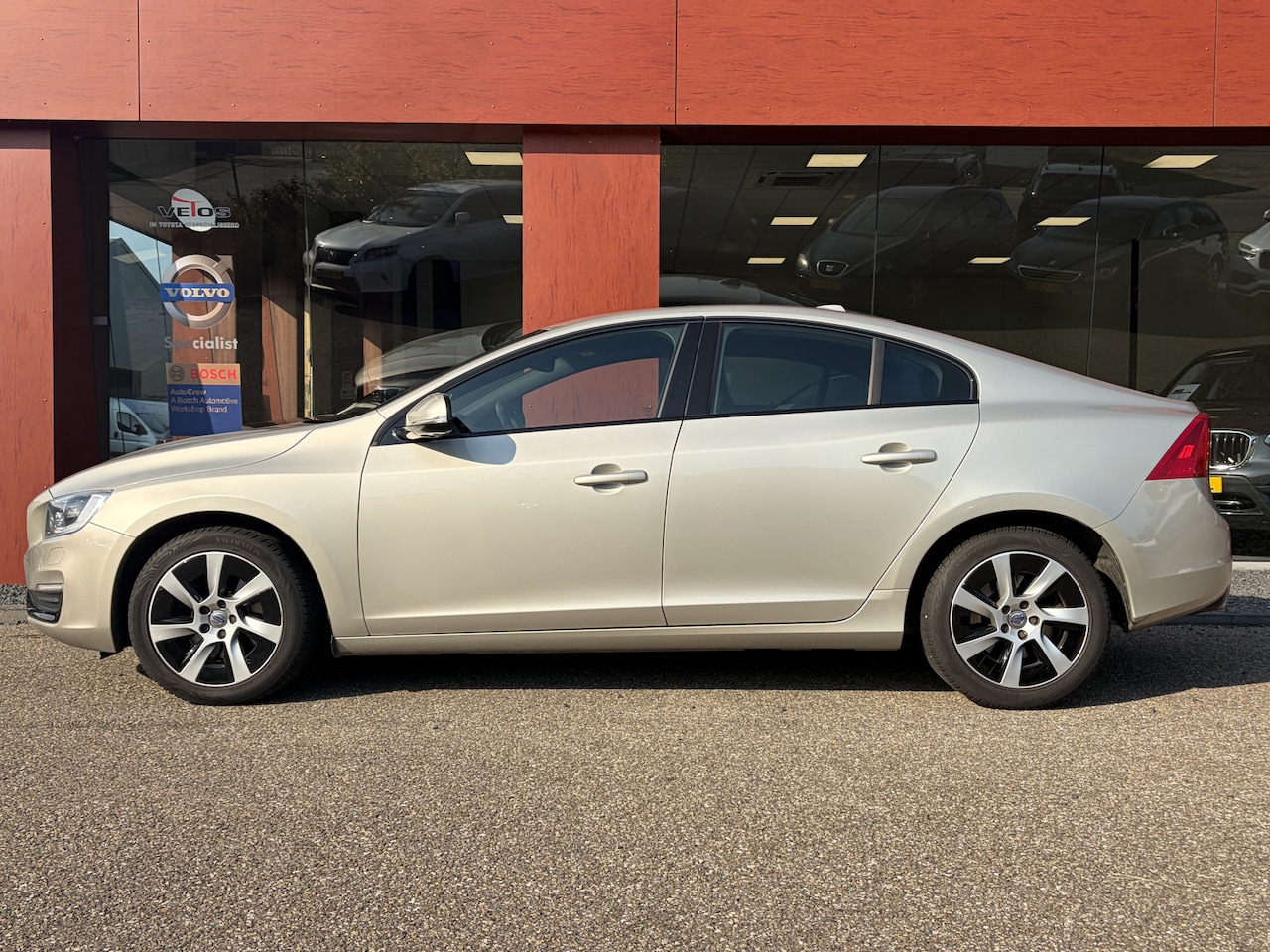 Volvo S60 - 1.5 T2 Automaat Polar+ | Leder| Winterpack | - AutoWereld.nl