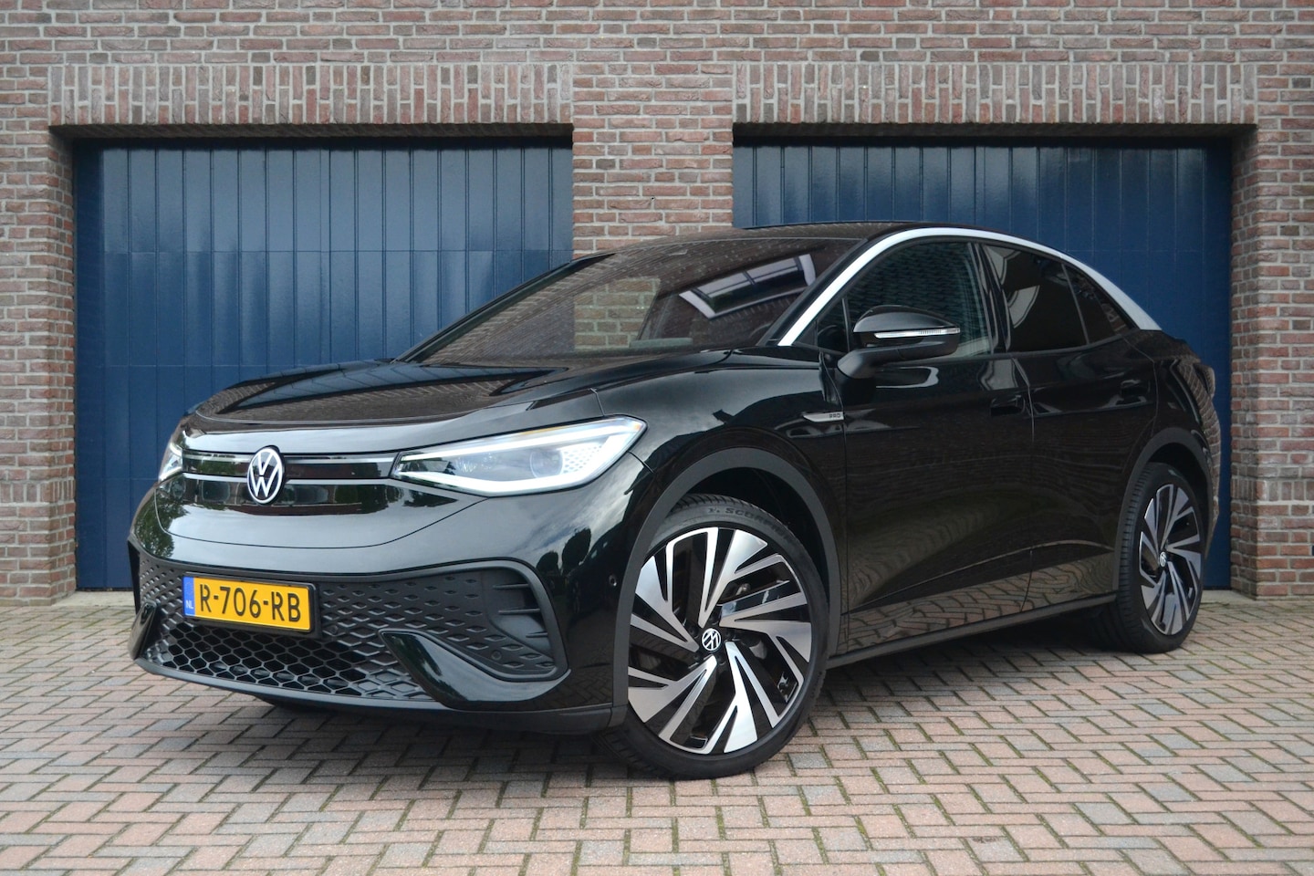 Volkswagen ID.5 - Pro 77 kWh SOH 99% | Panoramadak | Trekhaak | Warmtepomp | Camera | Alcantara | 21" velgen - AutoWereld.nl
