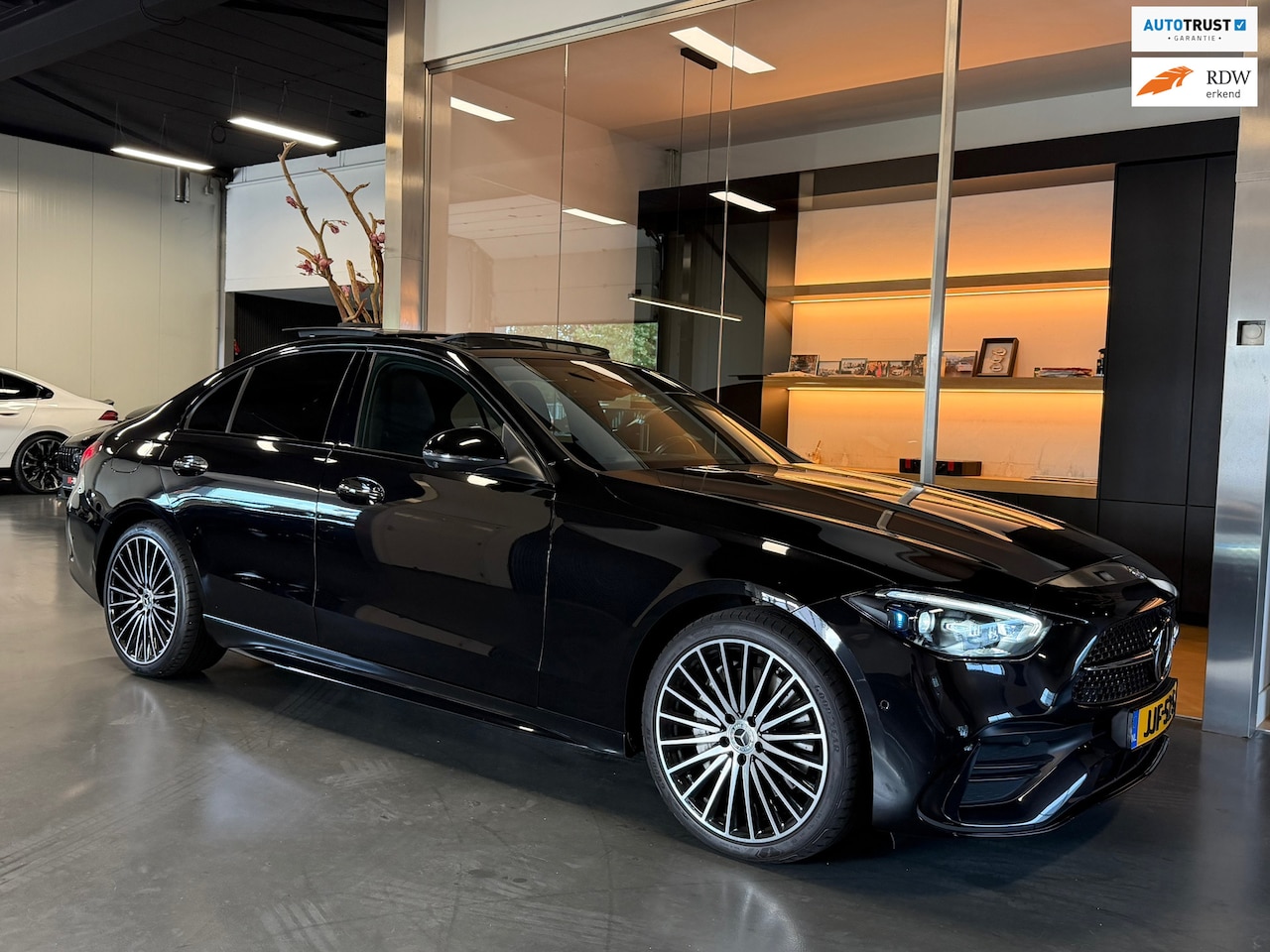 Mercedes-Benz C-klasse - 180 AMG Night Pano Memory 360Cam. Distr. - AutoWereld.nl