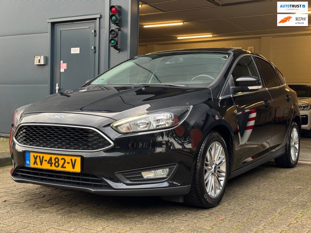 Ford Focus - 1.0 Lease Edition / NWE DISTR.RIEM !! / VOORRUITVERW. / ALL-SEASON / CRUISE / BLUET. / CAR - AutoWereld.nl