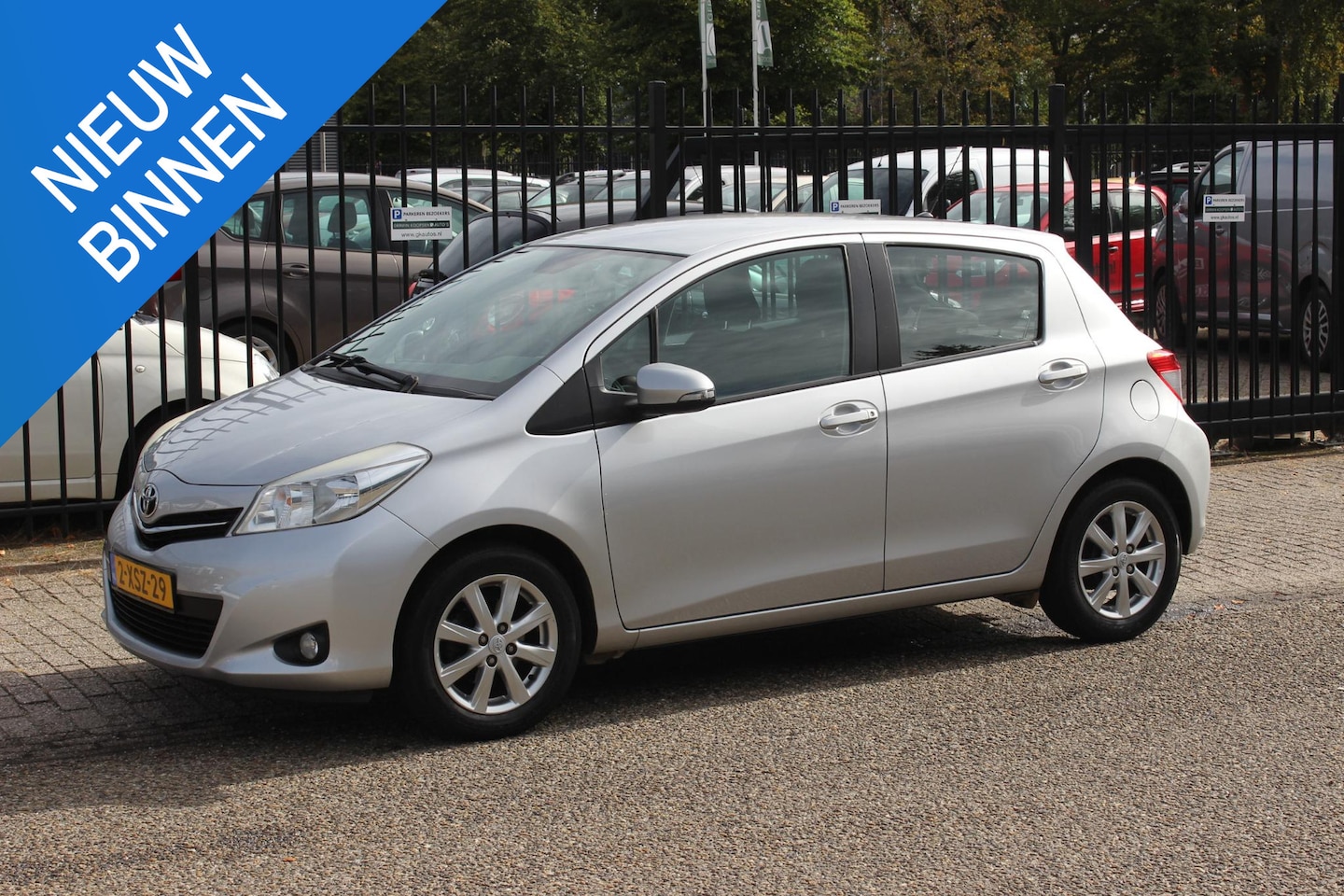 Toyota Yaris - 1.0 VVT-i Aspiration 1.0 VVT-i Aspiration, Airco, Trekhaak! - AutoWereld.nl