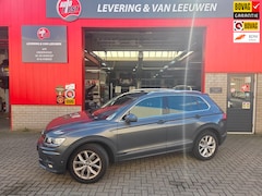 Volkswagen Tiguan - 1.4 TSI 4Motion Highline automaat/ Elec. achterklep/ elec. wegkl. trekhaak/ Parkeersensore
