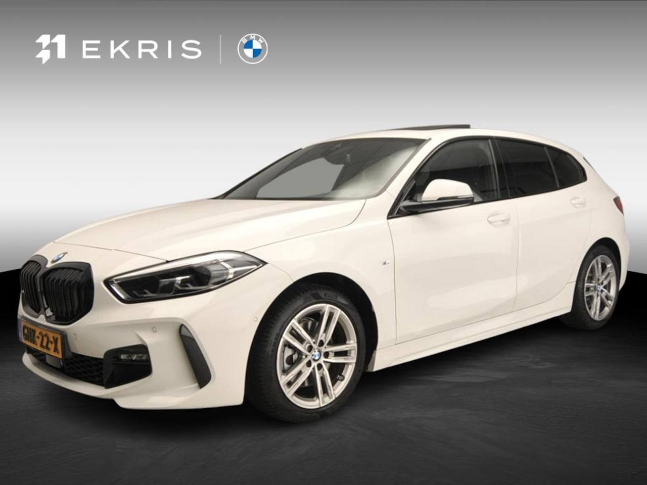 BMW 1-serie - 5-deurs 118i | M-Sportpakket | LED | Navigatie | Panoramadak | Sportstoelen | Shadow line - AutoWereld.nl