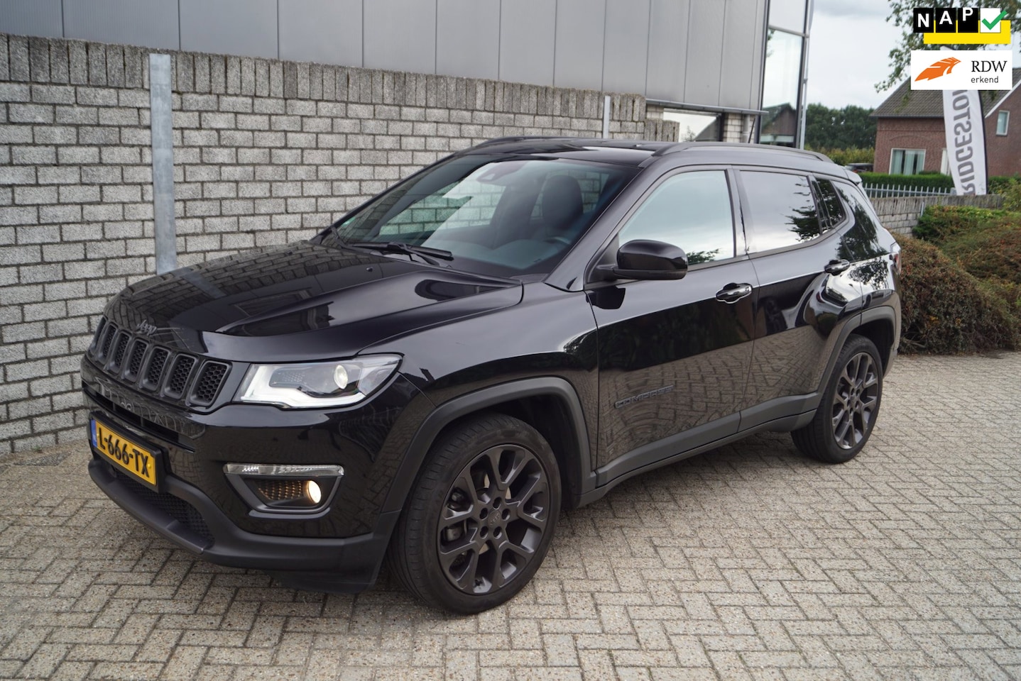 Jeep Compass - 1.3T S Autom Leder Sportst Stoel/Stuurverw Navi Camera Clima Adapt Cruise 2x PDC Xenon App - AutoWereld.nl