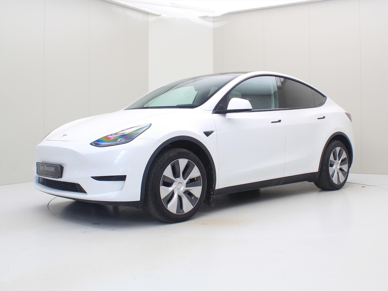 Tesla Model Y - Standard RWD Plus 94.1% SoH [ AMD RYZEN+AUTOPILOT+19 INCH+PREMIUM AUDIO ] - AutoWereld.nl