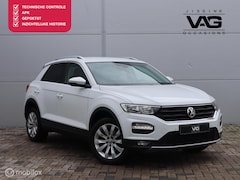 Volkswagen T-Roc - 1.5 TSI Style Trekhaak CarPlay Lane ACC Clima