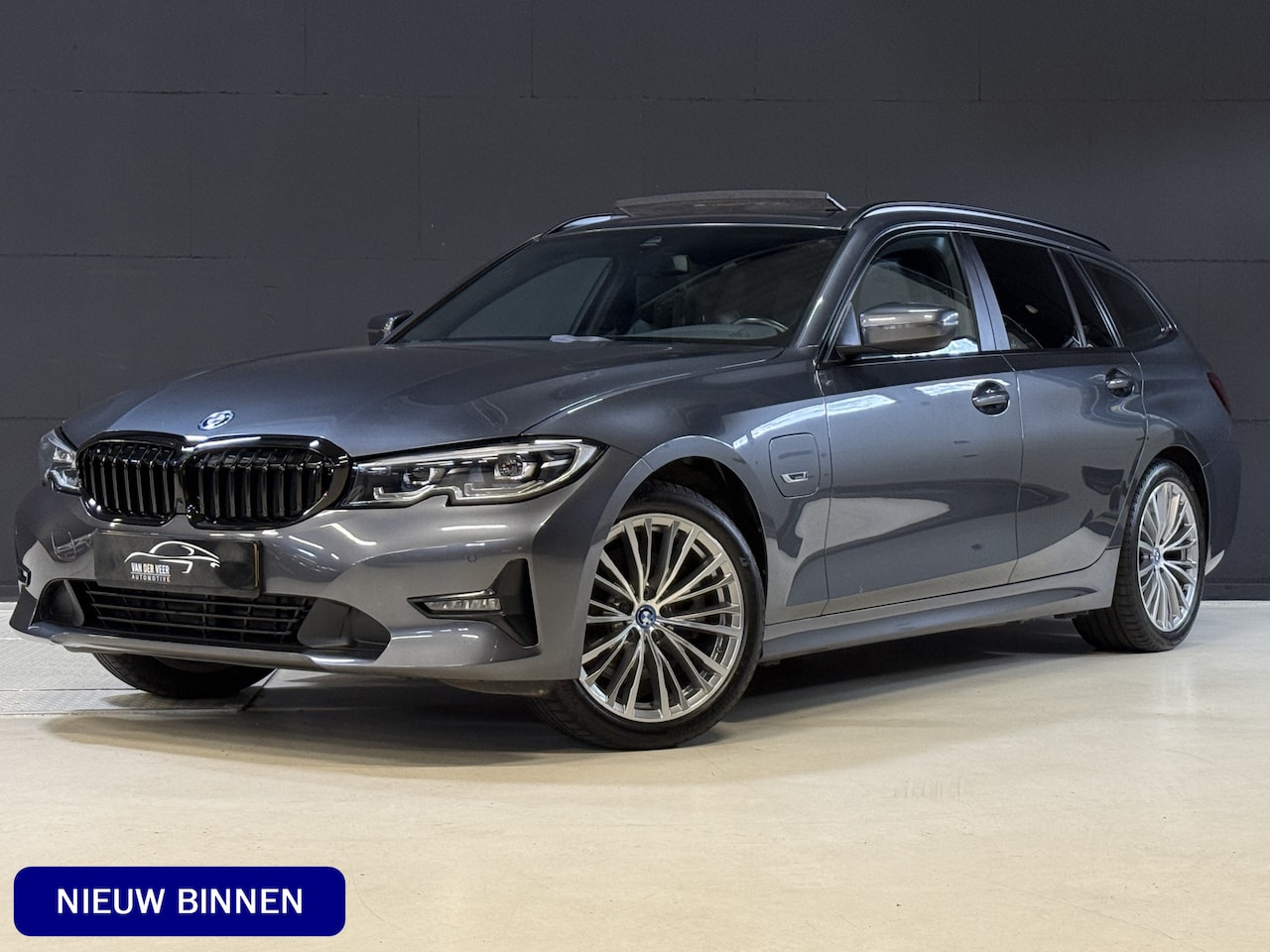 BMW 3-serie Touring - 320e Business Edition Plus | Panoramadak | Wegkl. trekhaak | Vol leder - AutoWereld.nl