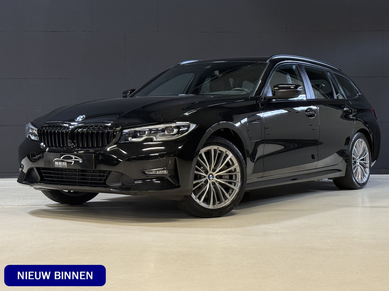 BMW 3-serie Touring - 330e Business Edition Plus | Vol leder | Elektr. trekhaak | Harman/Kardon - AutoWereld.nl
