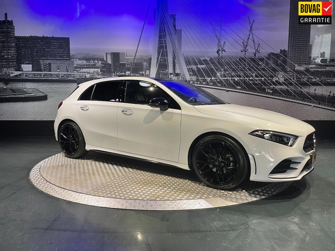 Mercedes-Benz A-klasse - 180 Business Solution AMG *NL Auto*Led*Pano*Camera* - AutoWereld.nl
