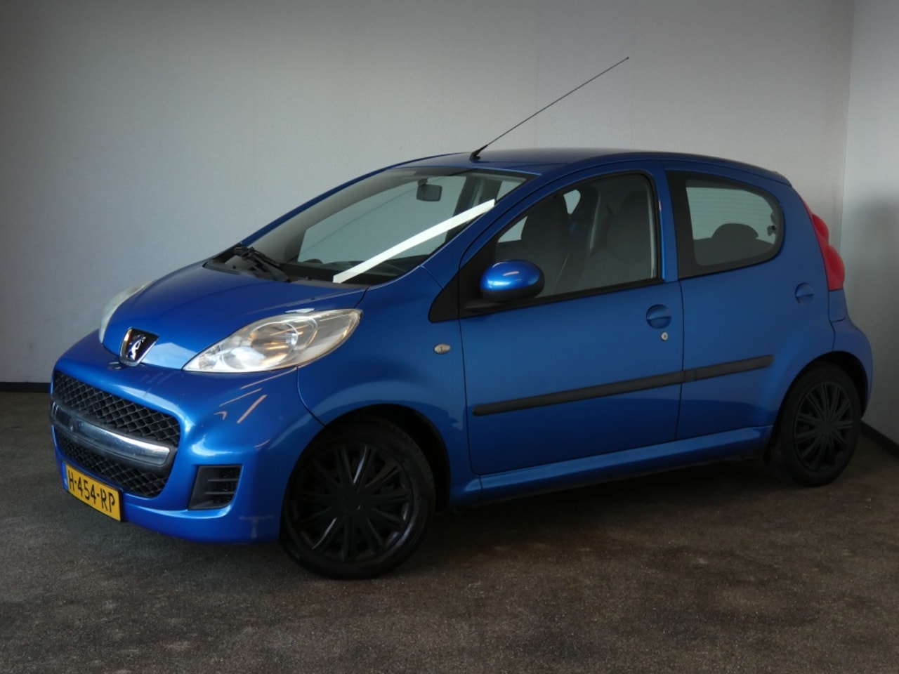 Peugeot 107 - 1.0-12V XR NWE APK/AIRCO - AutoWereld.nl