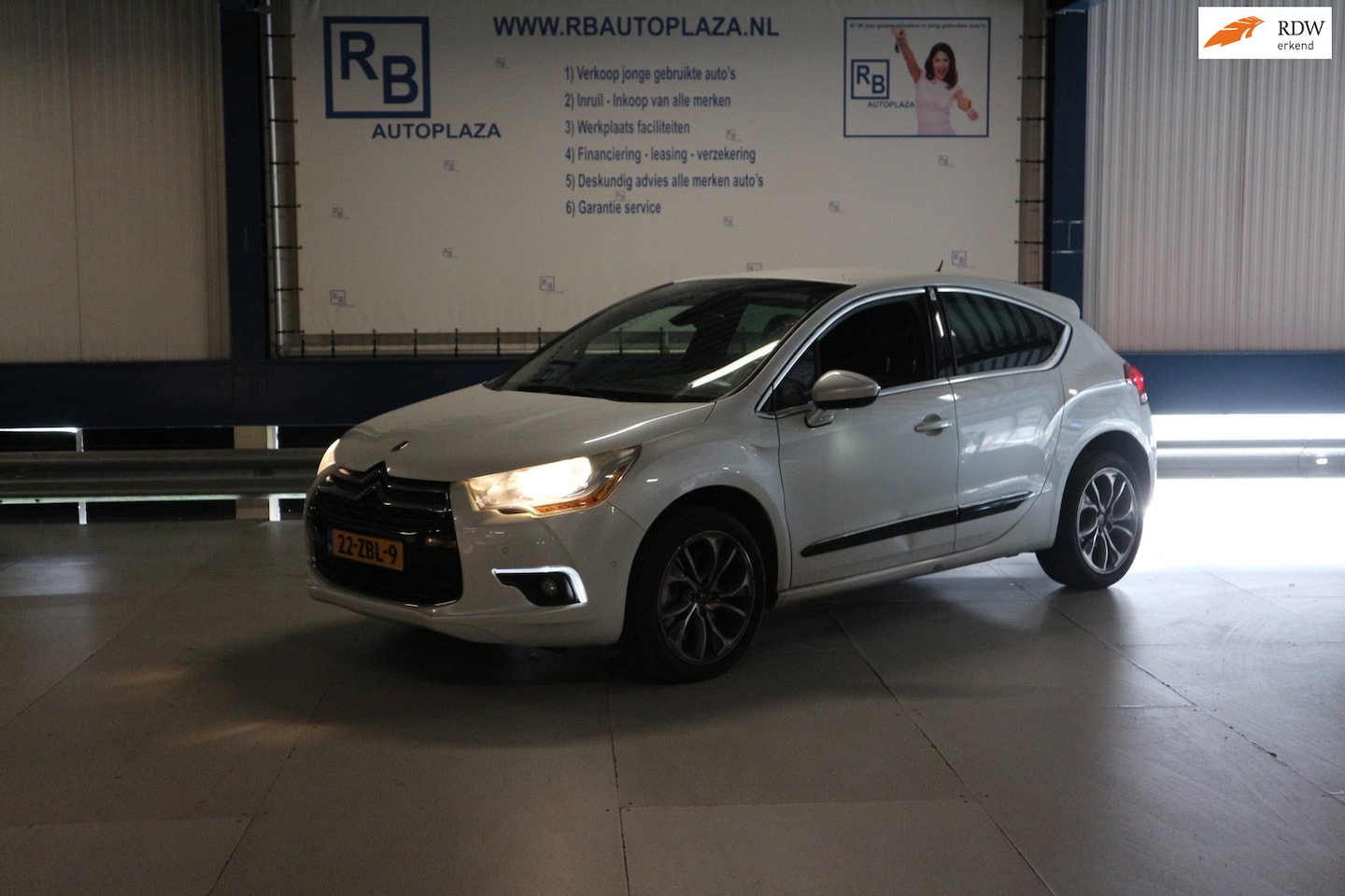 Citroën DS4 - 1.6 THP Sport Chic STOELMASSAGE/ LEER/ NAP - AutoWereld.nl